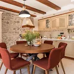 Ij Dvori Villa *