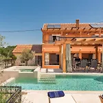 Villa Ij Dvori Skradin