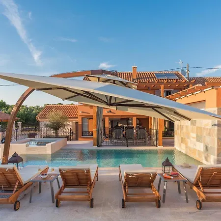 Ij Dvori Vila Skradin