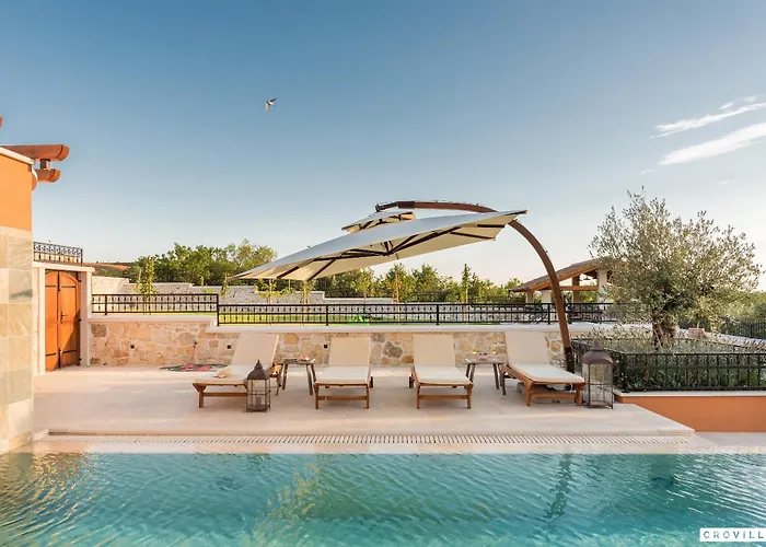 Vila Ij Dvori Skradin