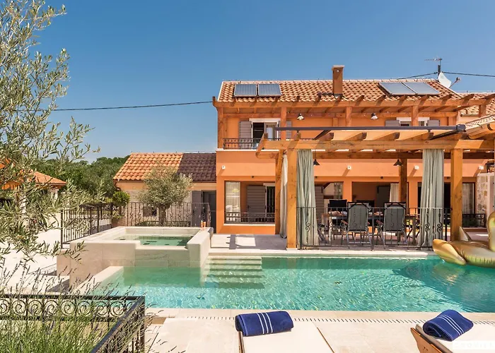 Villa Ij Dvori Skradin